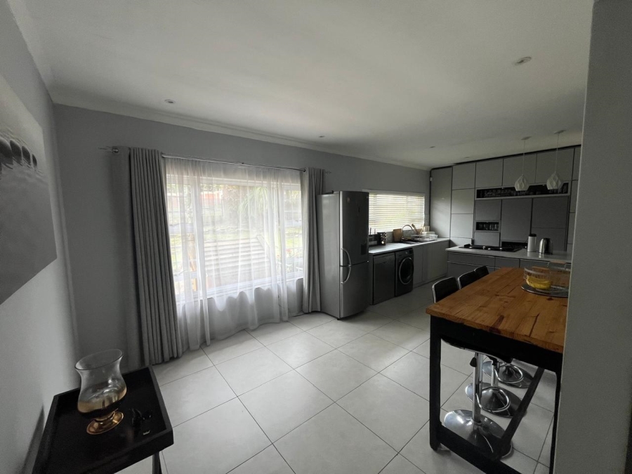 To Let 3 Bedroom Property for Rent in Sunnyridge Eastern Cape